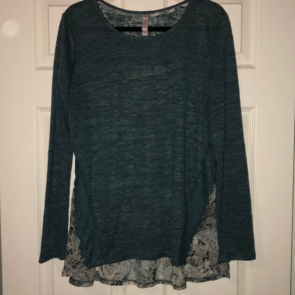 Lightweight top with floral back